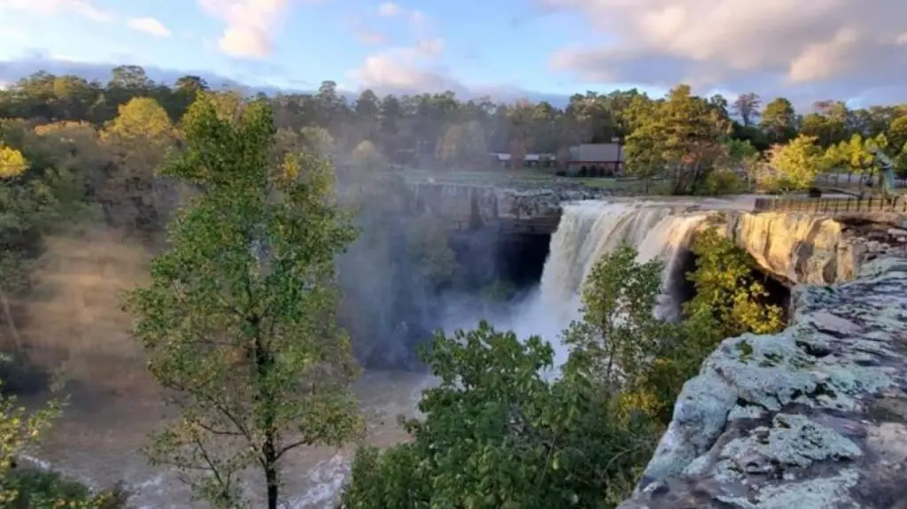 Noccalula Falls Park