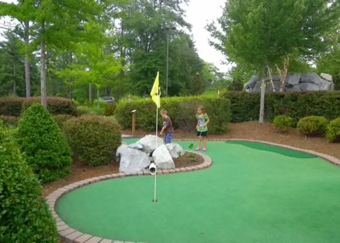 mini golf at Noccalula Falls park